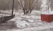Мост накрыло водой. Село оказалось заблокировано в ВКО