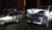 Toyota Land Cruiser жестко въехал в легковушку в Алматы