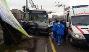 Столкновение автобуса с Mercedes в Алматы: водитель легковушки в реанимации