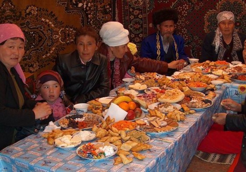 Дастархан казахской семьи. © silkadv.com