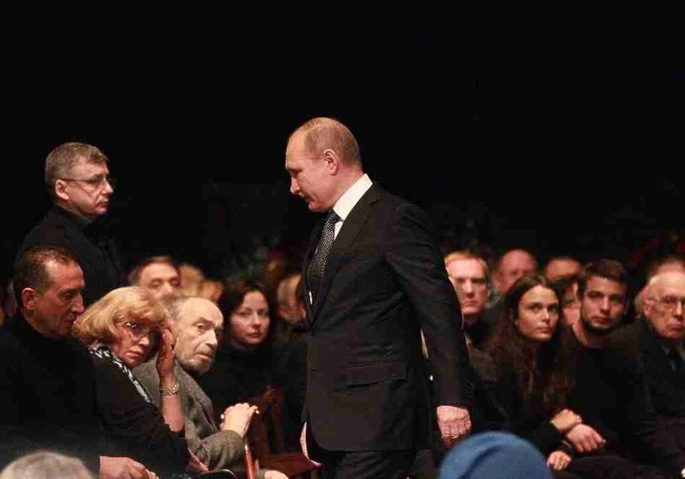 Путин на церемонии прощания с Олегом Табаковым. © mk.ru