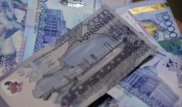 Тенге начал неделю с укрепления