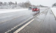Дороги в двух областях Казахстана закрыты из-за гололеда