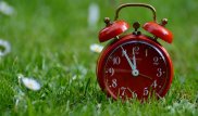 На вопрос об изменении часовых поясов в двух областях ответили в правительстве