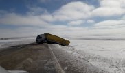 "8 фур слетели с трассы". В "Казахавтодор" обратились к автомобилистам
