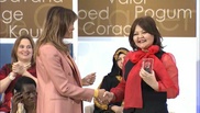 Айман Умарова получила награду из рук Меланьи Трамп