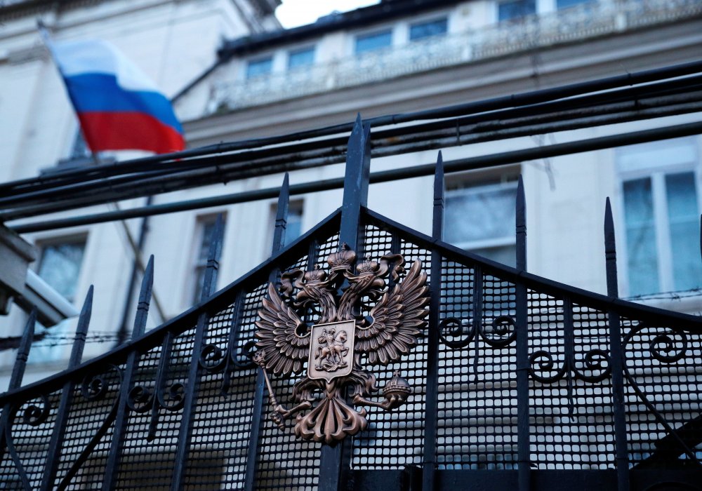 США и страны ЕС высылают более 100 российских дипломатов из-за 