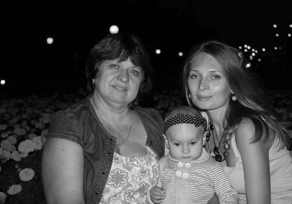 Марина Баранова, ее дочь Наталья Устинова и внучка. Фото из социальных сетей