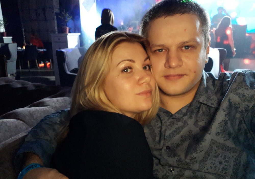 Игорь Востриков с женой. Фото из социальных сетей.