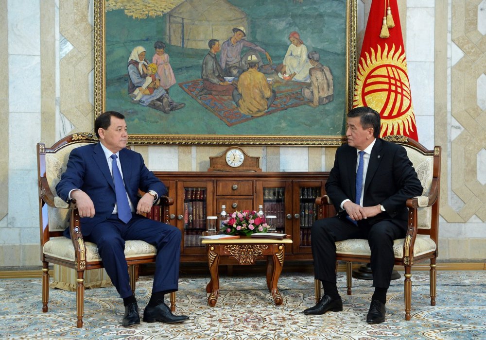 Посол Казахстана Карим Кокрекбаев на встрече с президентом Кыргызстана Сооронбаем Жээнбековым. © president.kg