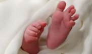 Актюбинка оставила годовалого ребенка незнакомой женщине и пропала