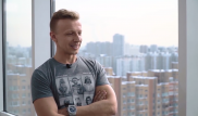 "Нас окружила толпа казашек". Бывший ведущий MTV вспомнил случай в Алматы