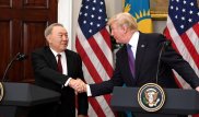 Трамп подарил Назарбаеву клюшку для гольфа