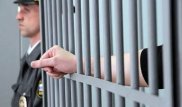 Казахстанец вскрыл себе вены в зале суда в Дагестане
