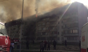 В микрорайоне Кокжиек в Алматы загорелась многоэтажка