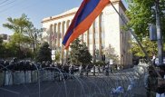 Серж Саргсян избран премьером Армении на фоне протестов