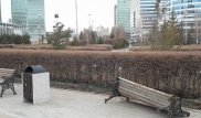 Полицейские выяснили, кто повредил скамейки у "Байтерека" в Астане