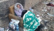 Женщина-инвалид три дня сидит в кресле на улице в городе Абай