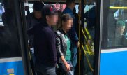 Перевозчики Алматы отказываются убирать из автобусов нелегалов-кондукторов