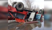 Автомобиль с пожарными перевернулся в Риддере, один человек погиб