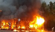 В Алматы загорелись донерная и банкетный зал