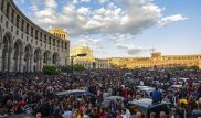 Протестующие перекрыли проезд к центральной площади Еревана