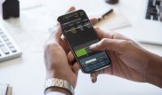 Банки Казахстана обязали контролировать смартфоны сотрудников
