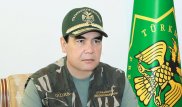 Президент Туркменистана устроил ночную проверку войск и покатался на квадроцикле