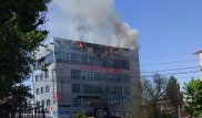 Пятиэтажный бизнес-центр горит в Бишкеке