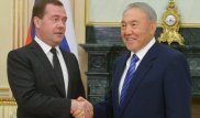 Назарбаев поздравил Медведева с назначением на пост премьера РФ