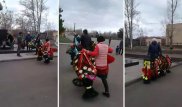 "Венки растаскивают". В районном акимате прокомментировали видео с 9 Мая