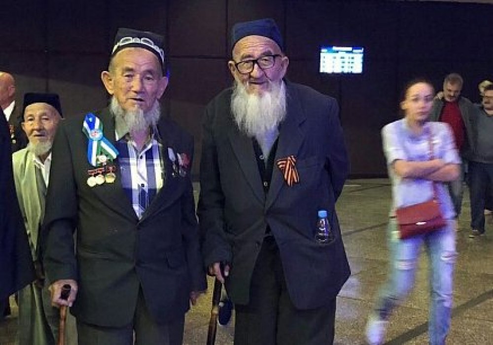Ветераны с Узбекистана после Парада Победы в Москве по ошибке попали в Сочи