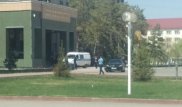 Машина врезалась в здание акимата в Актобе: в ДВД рассказали подробности