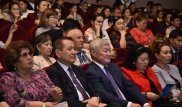 Бердибек Сапарбаев пришел на концерт столичных артистов