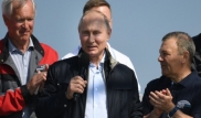 Путин за рулем КамАЗа проехал по Крымскому мосту