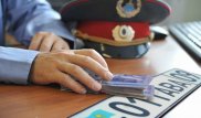 2,7 миллиона тенге заплатит инспектор за нелегальную торговлю госномерами