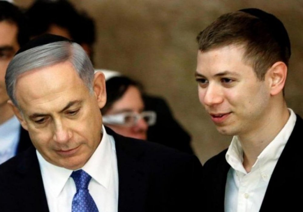 Премьер-министр Израиля Биньямин Нетаньяху и его старший сын Яир. © timesofisrael.com