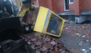 Еще один кран упал в Казахстане из-за урагана