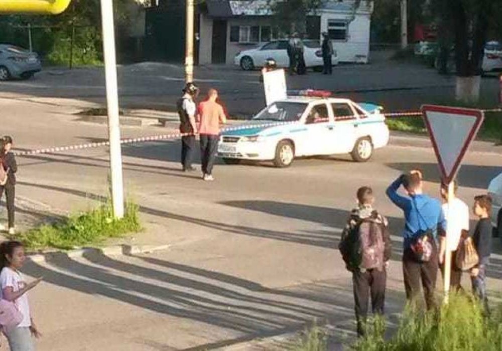 Полицейские перекрыли один из перекрестков в Талгаре. Фото очевидца