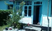 Выпускники в Кыргызстане подарили дом своей однокласснице с инвалидностью