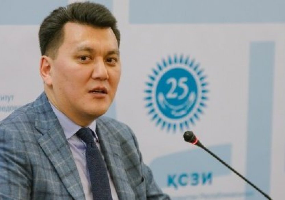 Карин: противостояние между командами бывшего и нынешнего президента Кыргызстана набирает обороты