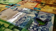 Курс нацвалюты достиг почти 331 тенге за доллар