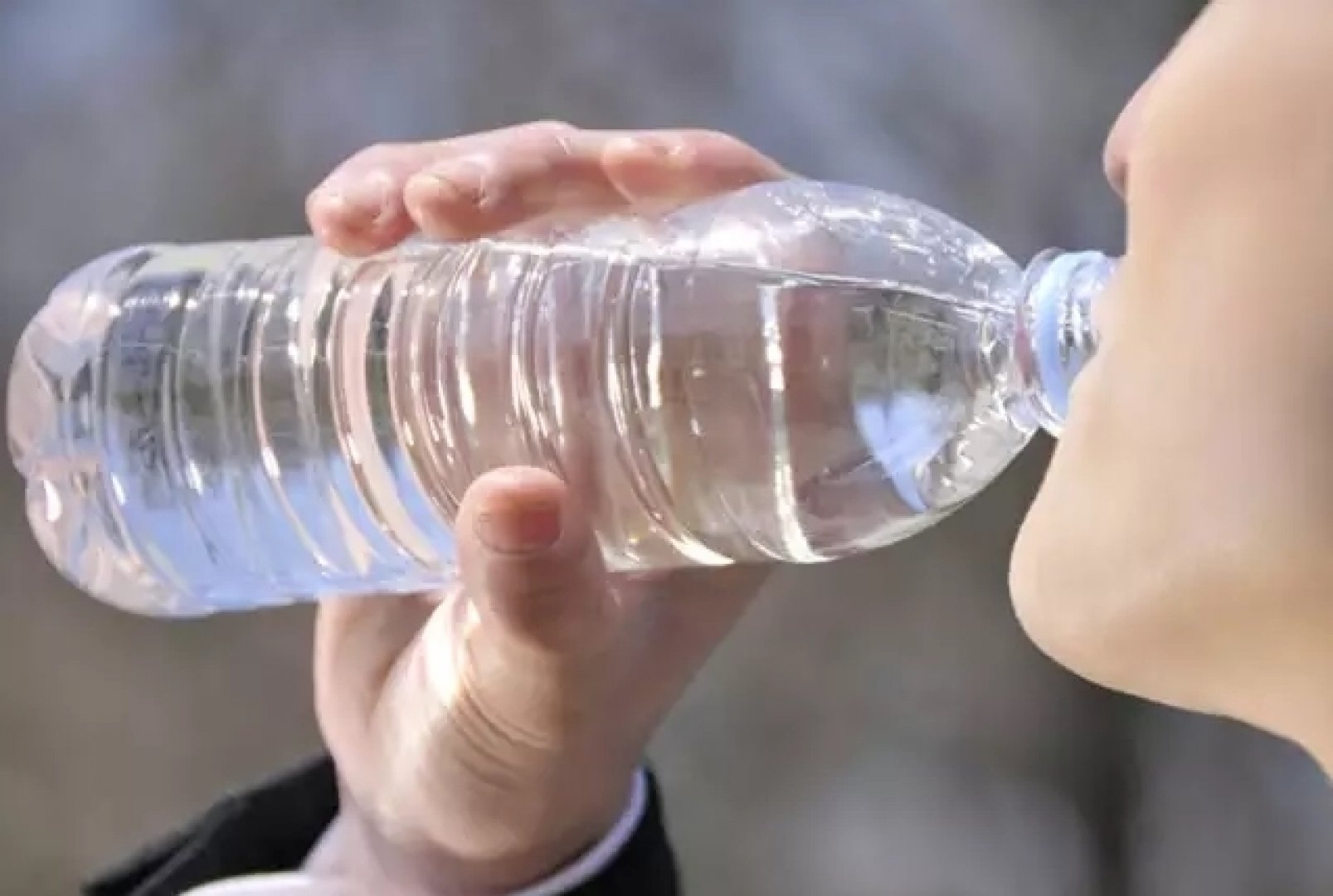 Видео бутылка воды