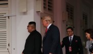 "Исторический момент". Трамп и Ким впервые пожали друг другу руки