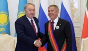Назарбаев наградил Минниханова орденом