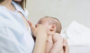 Казахстанки стали меньше кормить детей грудью