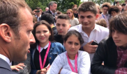 Макрон отчитал подростка за фразу "Как дела, Ману?"