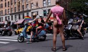 В Нью-Йорке развернули плакат в поддержку казахстанских геев