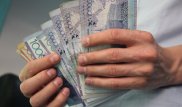 Отпускники, налоги и санкции - почему "прыгает" тенге