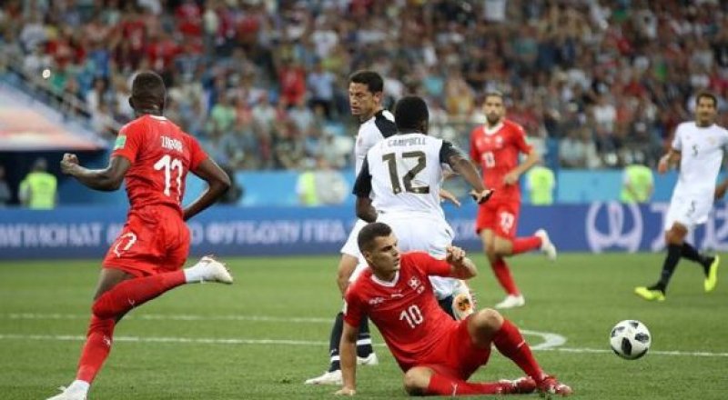 Швейцария упустила победу на 93-й минуте, но вышла в плей-офф